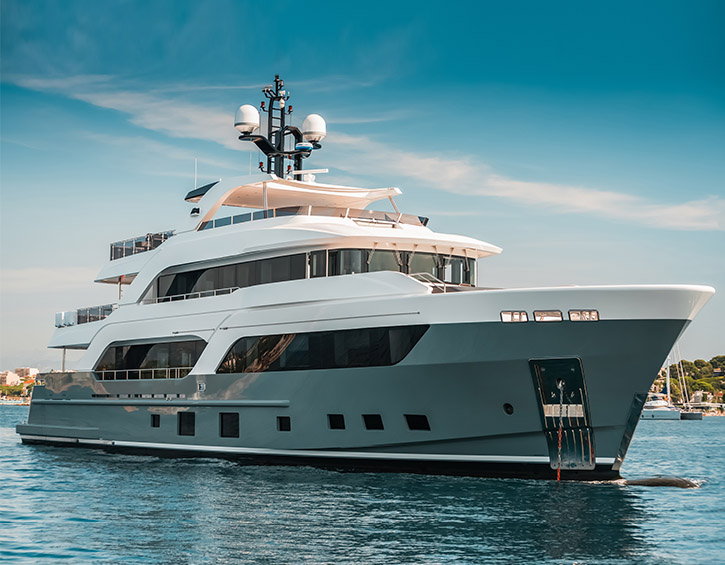Superyacht with TracNet H90 antenna